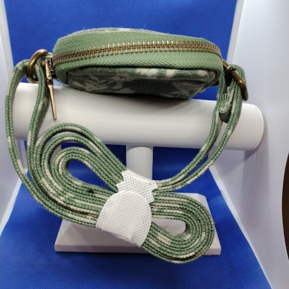 NWT...No Boundaries Canvas Mini Crossbody Bag, Women's - Picture 10 of 10